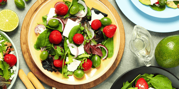Ensaladas veraniegas con frutas de temporada: sabor y color en tu mesa