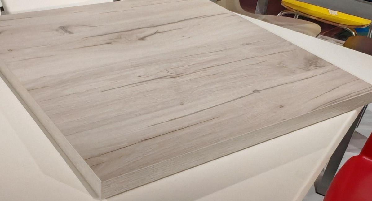 Tablero de melamina 30 mm, ROBLE UVE, 80 x 80 cms