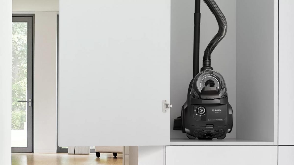 ASPIRADORA TRINEO SIN BOLSA BOSCH BGC21X200 SERIE 4 NEGRO
