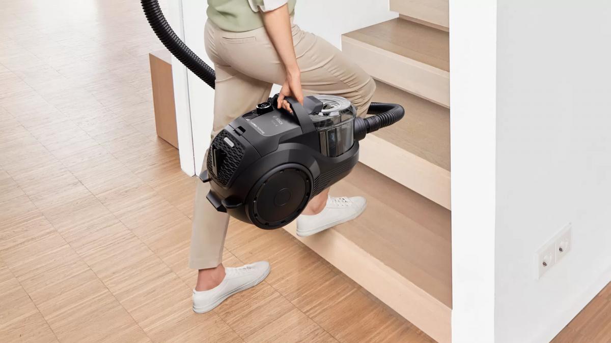 ASPIRADORA TRINEO SIN BOLSA BOSCH BGC21X200 SERIE 4 NEGRO