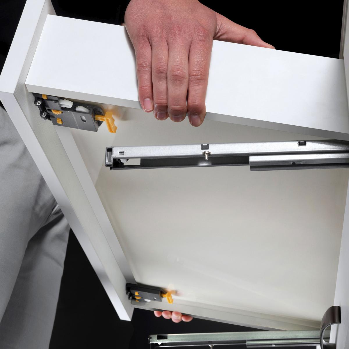 Guías Silver para cajones de extracción total con cierre suave y enganche (290 - 590)