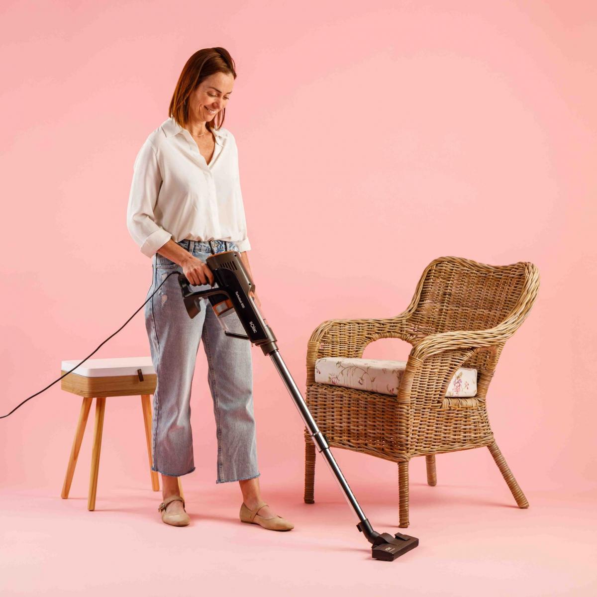 ESCOBA CON CABLE SOLAC AEC600 600W S94811900