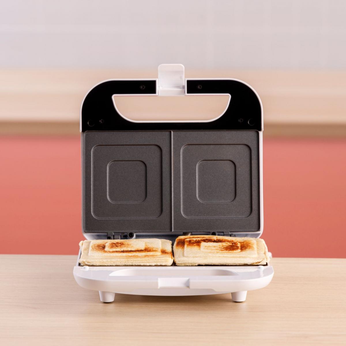 SANDWICHERA SOLAC SD5054 750W 2CAV.NO CORTA BCA