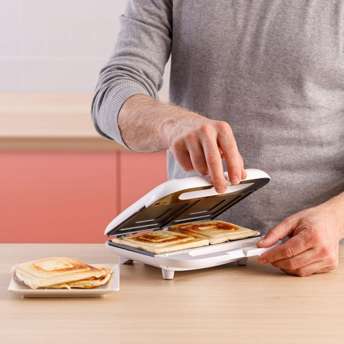 SANDWICHERA SOLAC SD5054 750W 2CAV.NO CORTA BCA