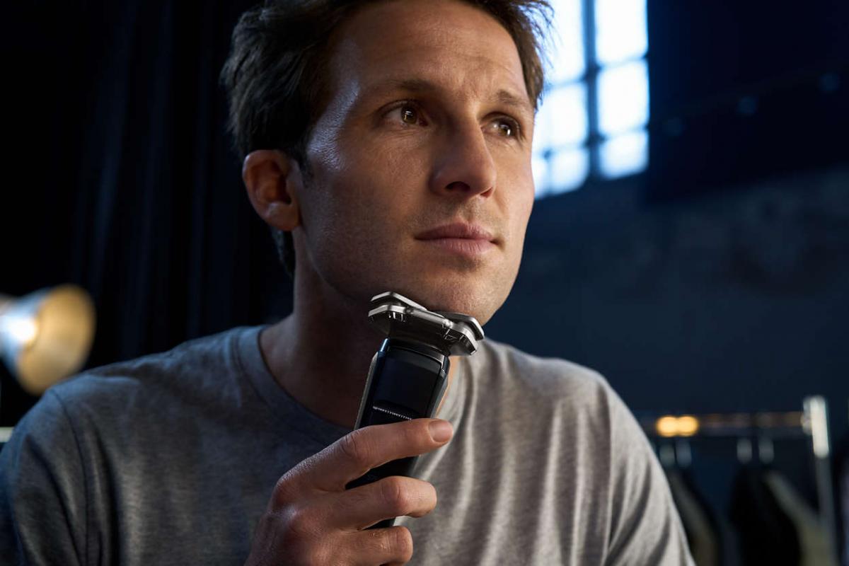 AFEITADORA PHILIPS S8697-35 BASE CARGA + FUNDA