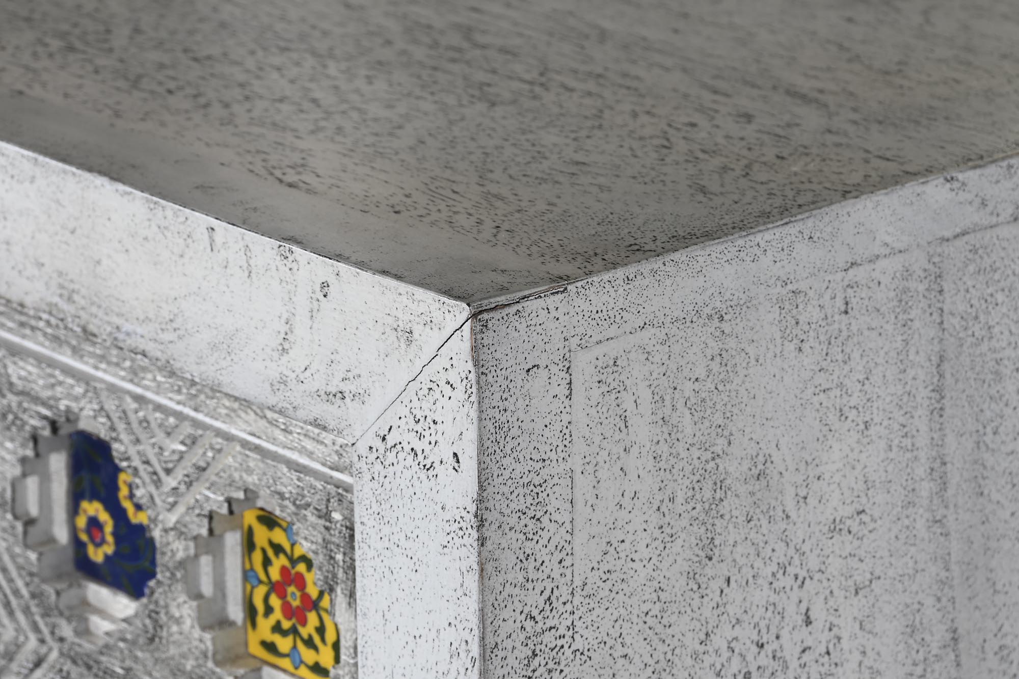 Chifonier mango ceramica 45x35x107 gris blanco