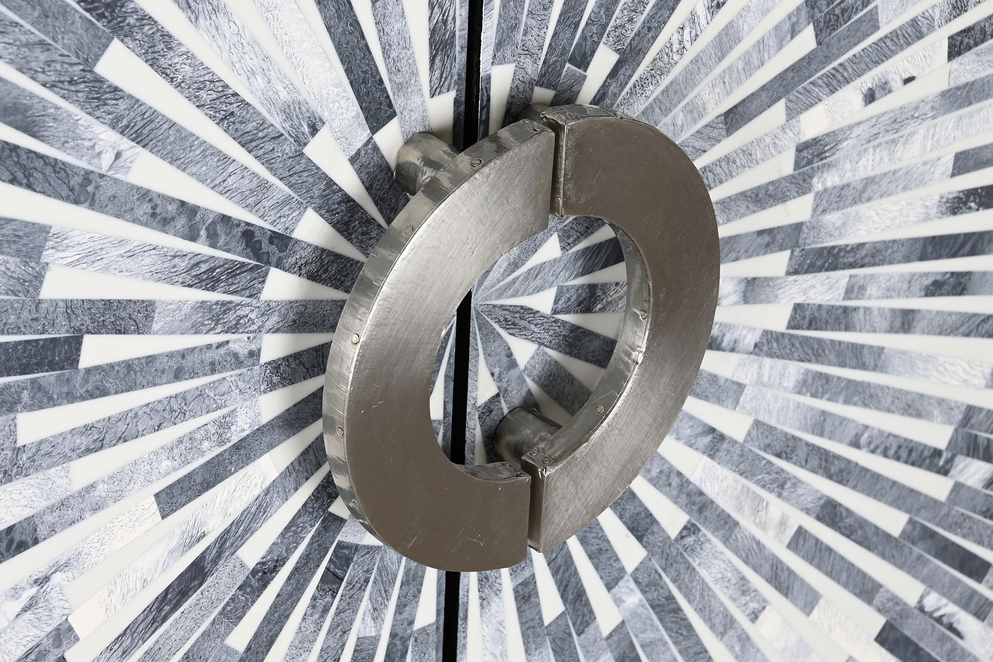 Aparador hueso resina 100x40x140 taracea negro