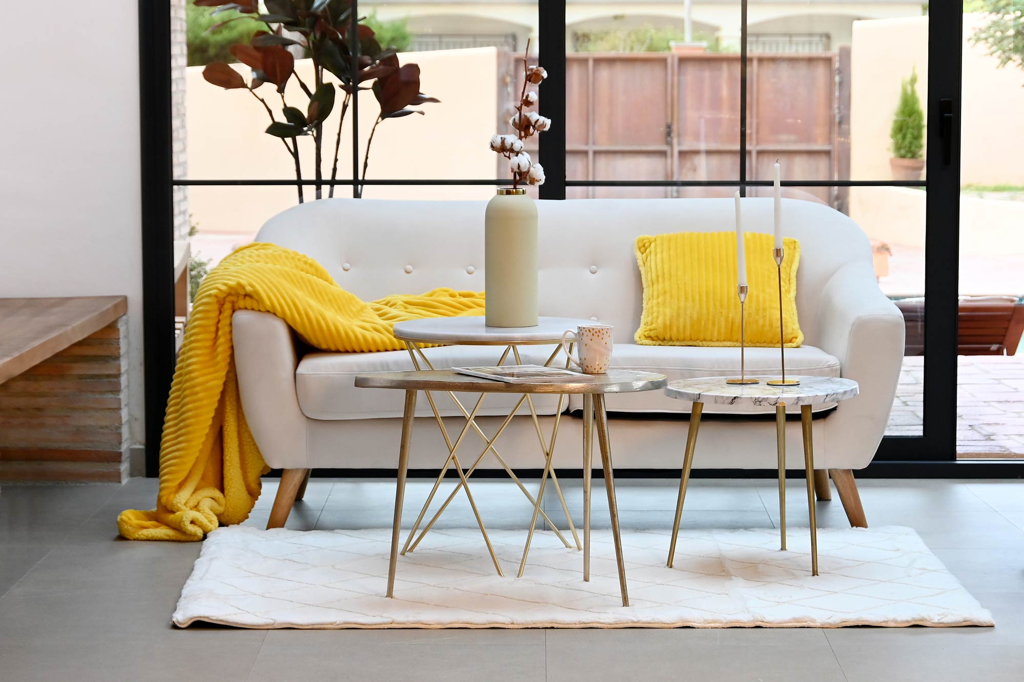 Sofa poliester rubberwood 172x82x82 3 plazas crema