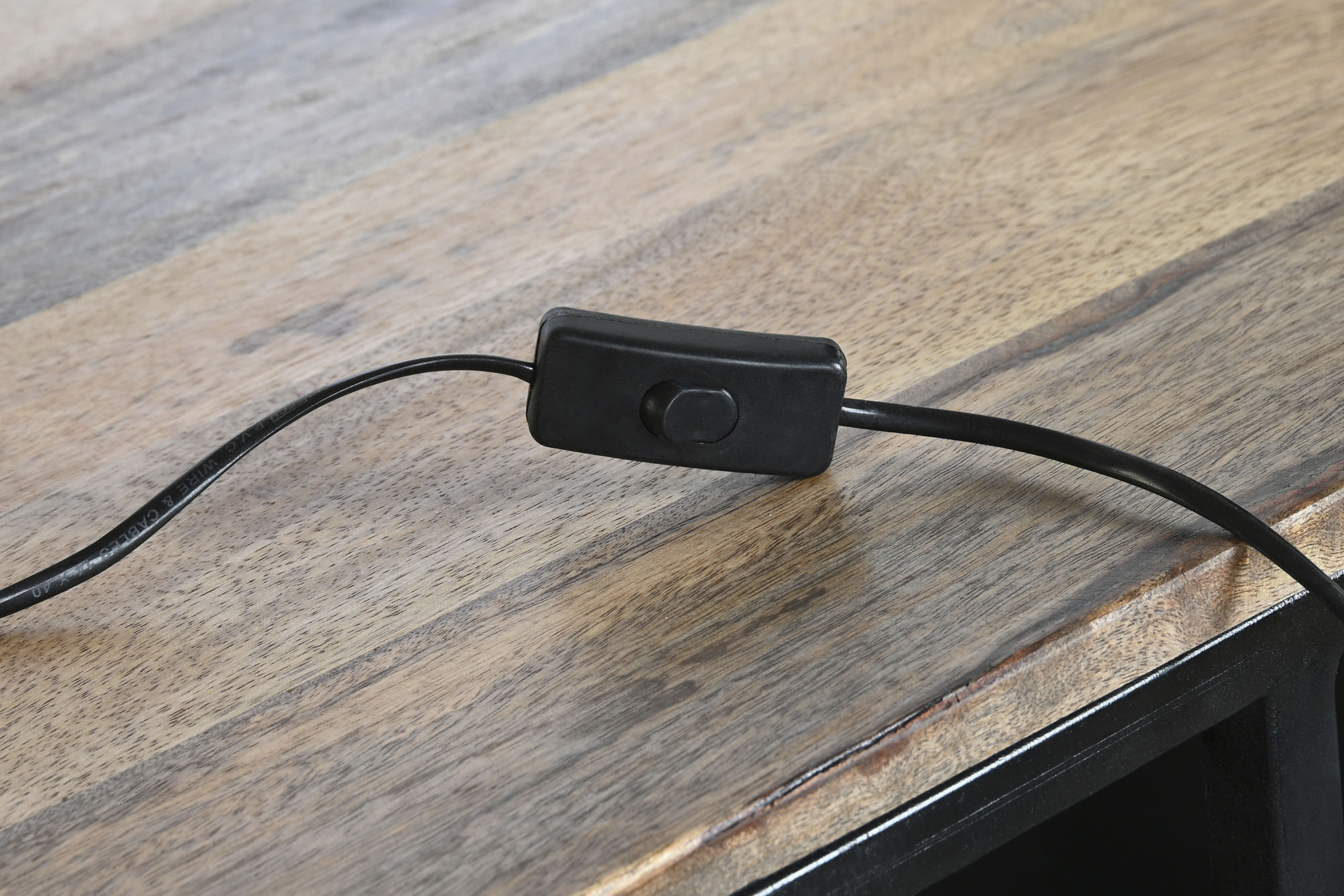 Mueble bar mango hierro 157x52x90 focos negro