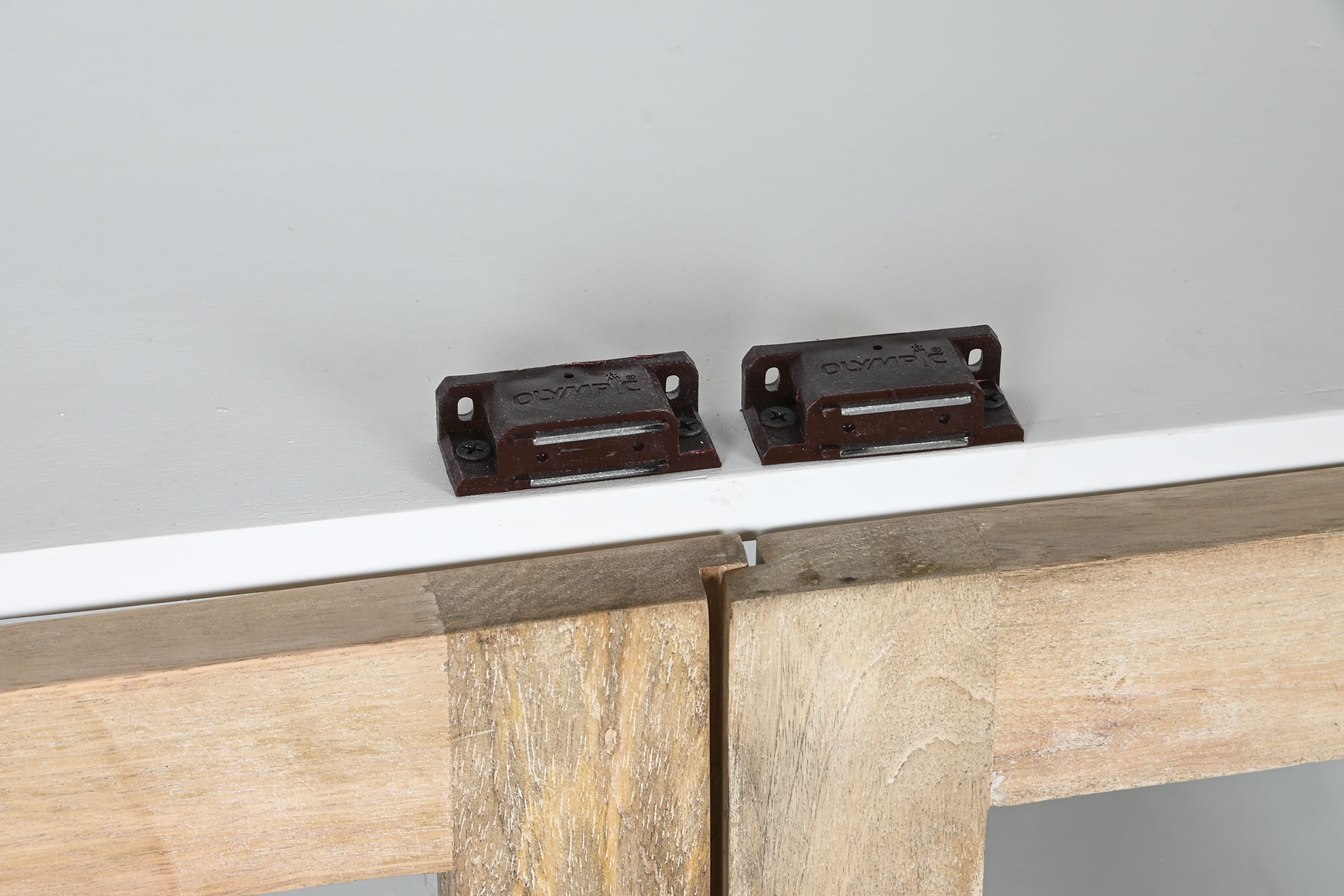 Vitrina madera maciza mango 120x50x205 decape