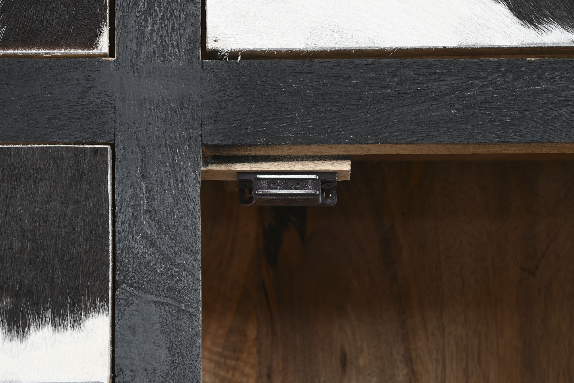 Cajonera mango piel 115x36x102 vaca