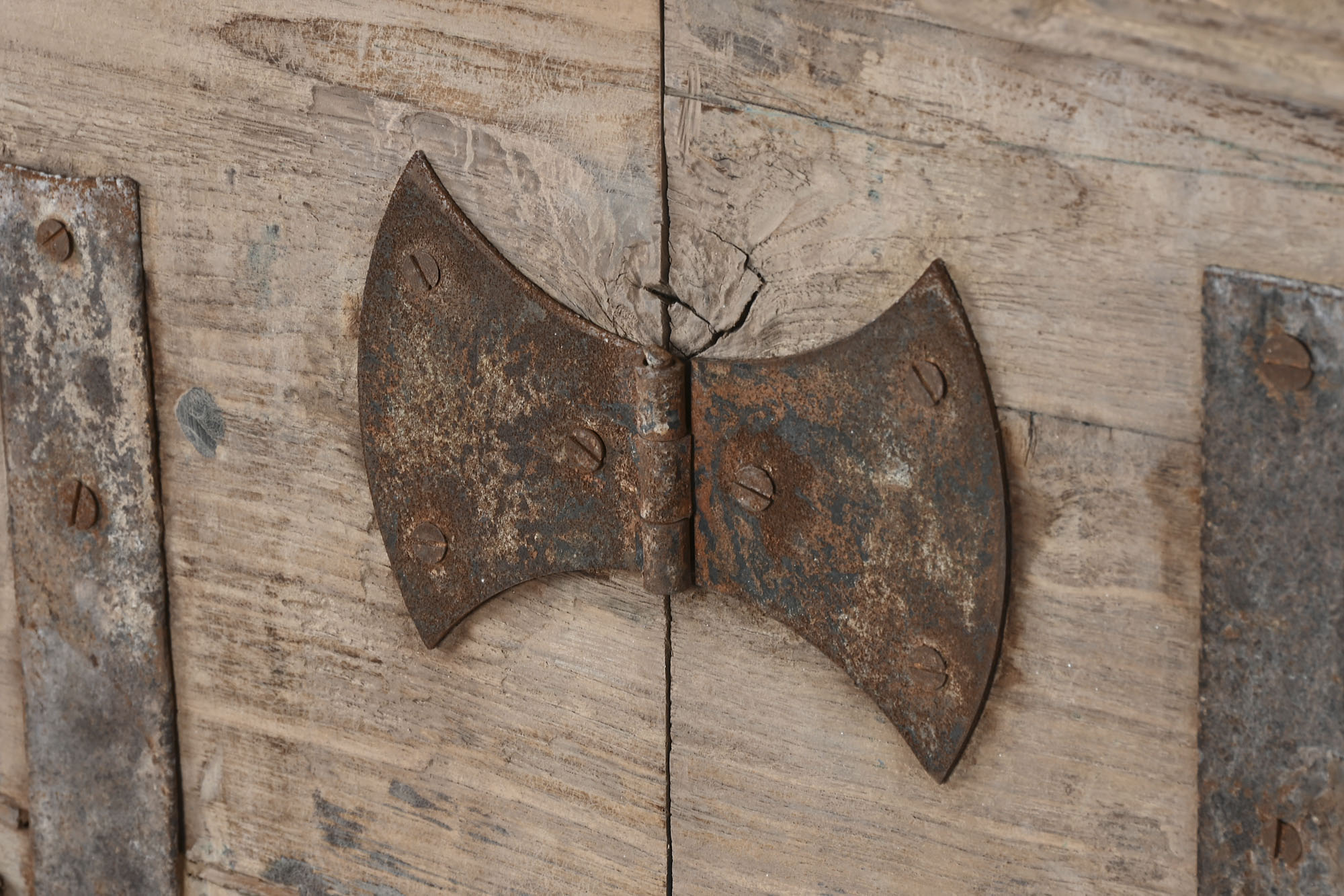 Aparador madera 167x51x92 pieza unica surtida