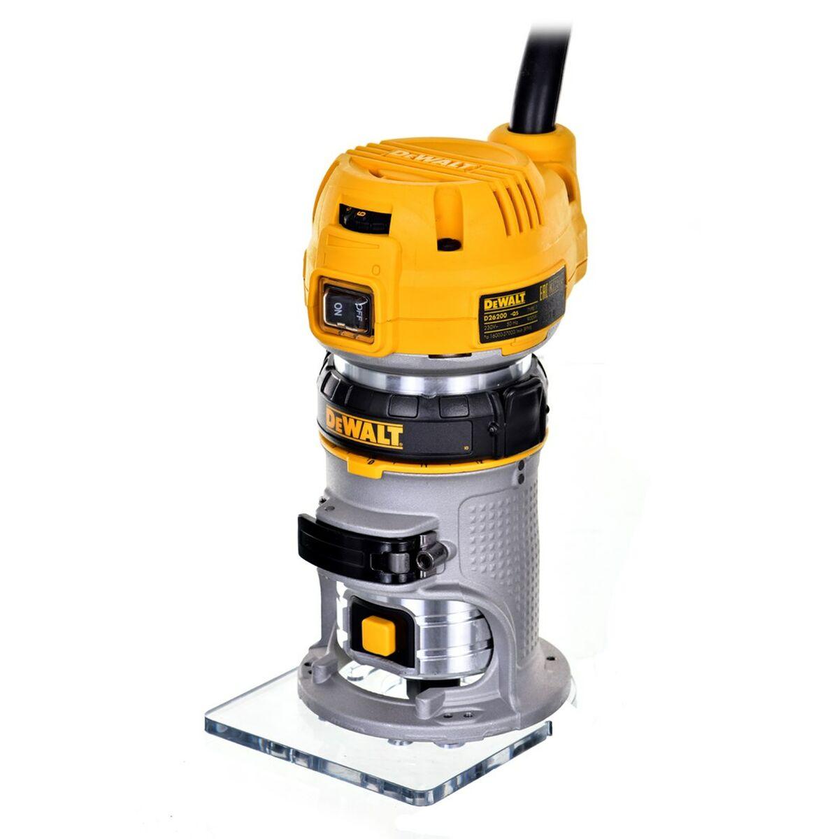 Fresadora Dewalt D26200-QS 620 W