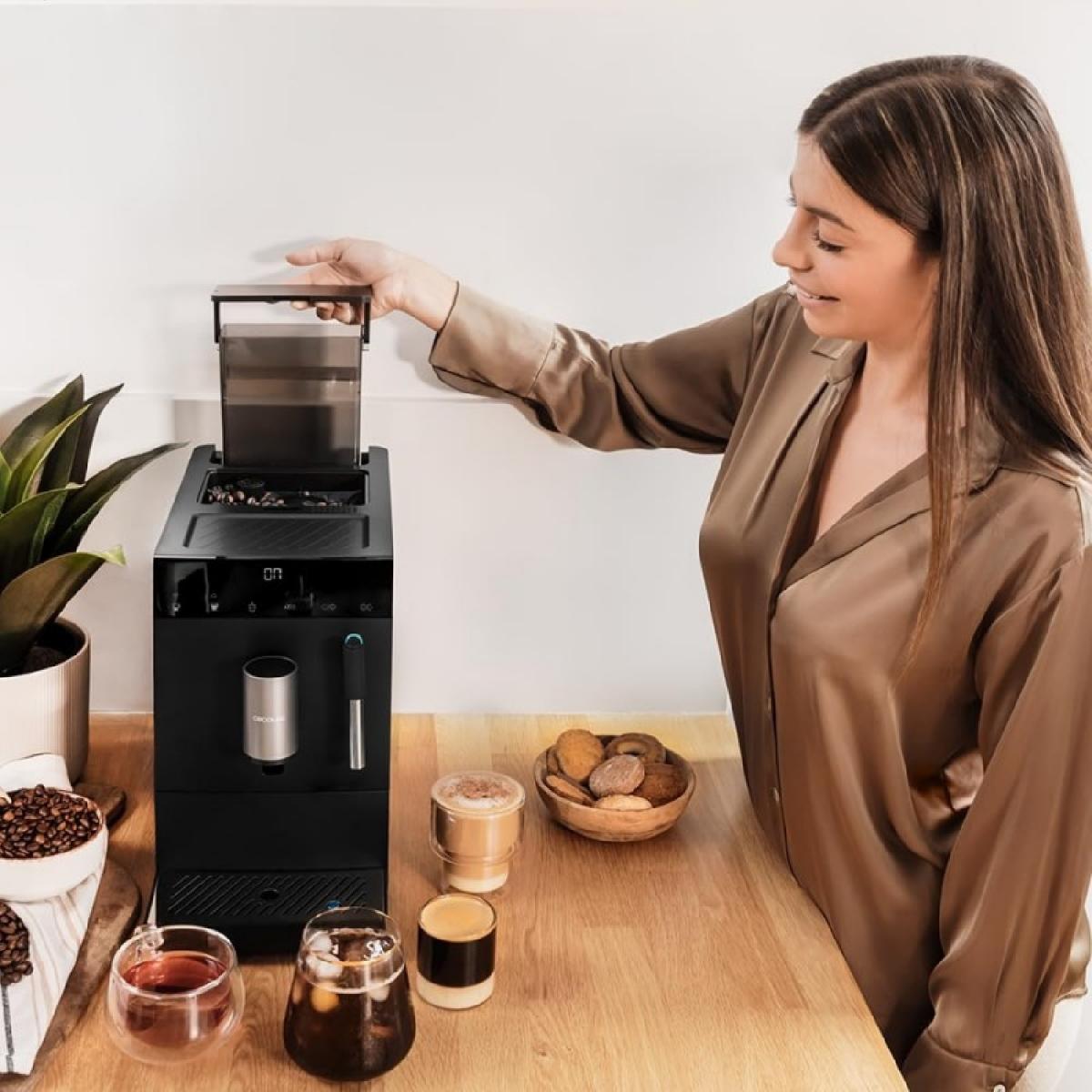 Cecotec Cafeteras superautomáticas Cremmaet Compact Steam (Amazon)