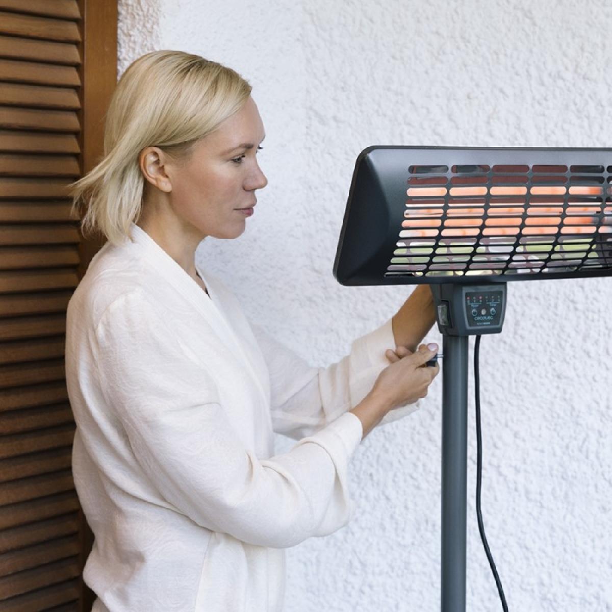 Cecotec Calefactores de exterior Calefactor halógeno ext. de pie con mando Ready Warm 8200 Power Quartz Smart
