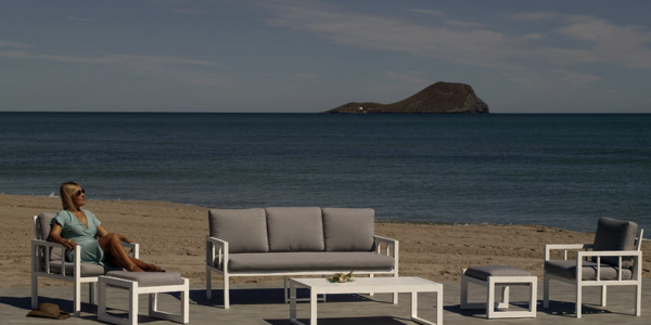 Muebles a medida para tus espacios al aire libre 