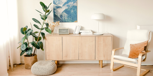 salón que se ve organizado para que la energía del feng shui fluya