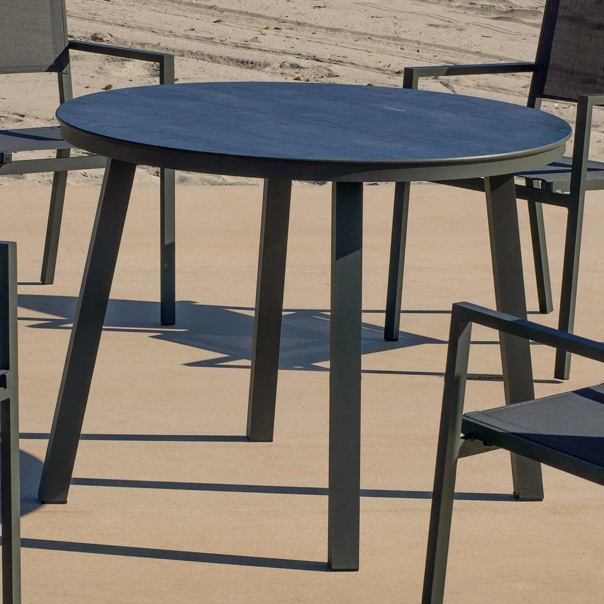 Conjunto jardín mesa y 4 sillas WONER 2