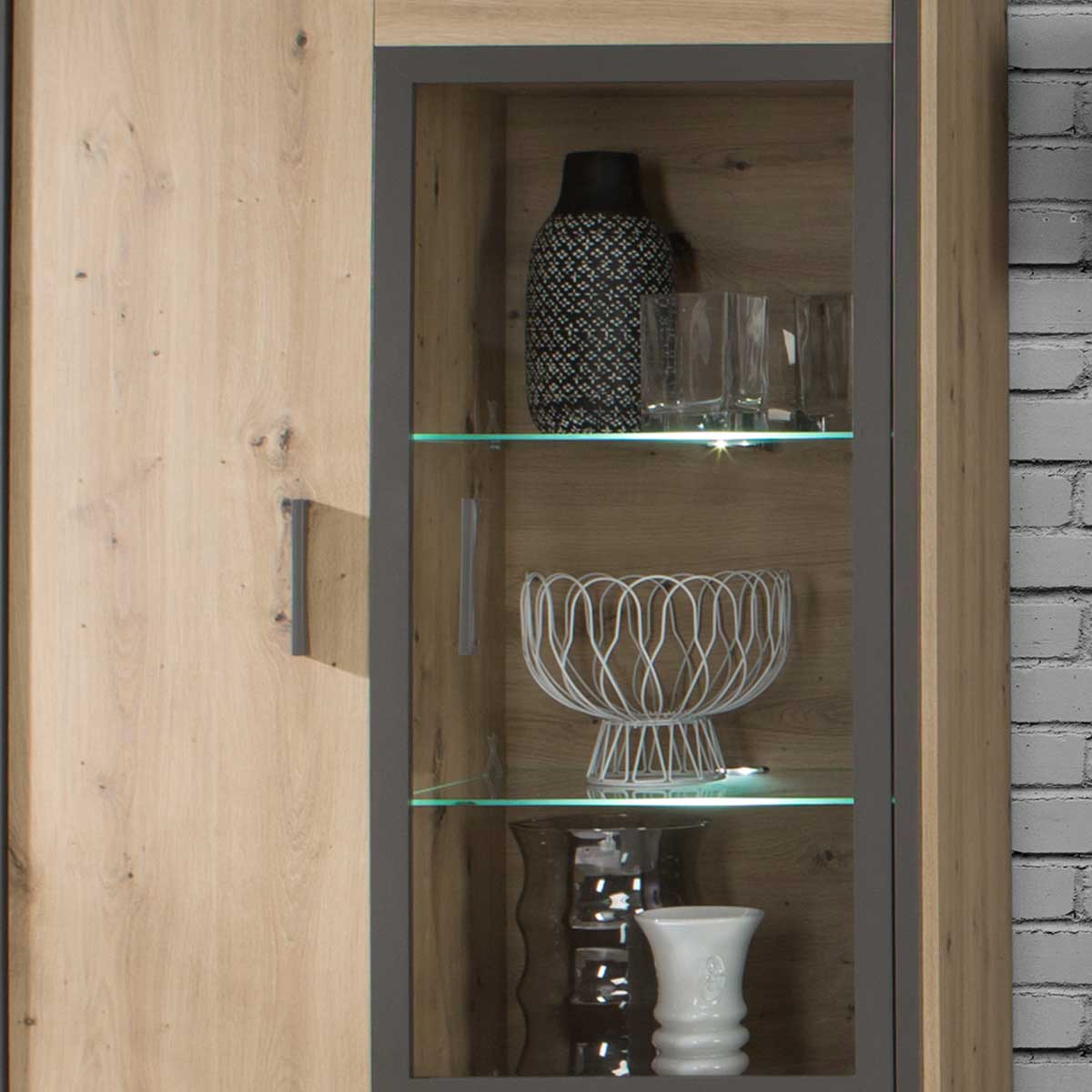 Vitrina 2 puertas 2 cajones  NECLUD