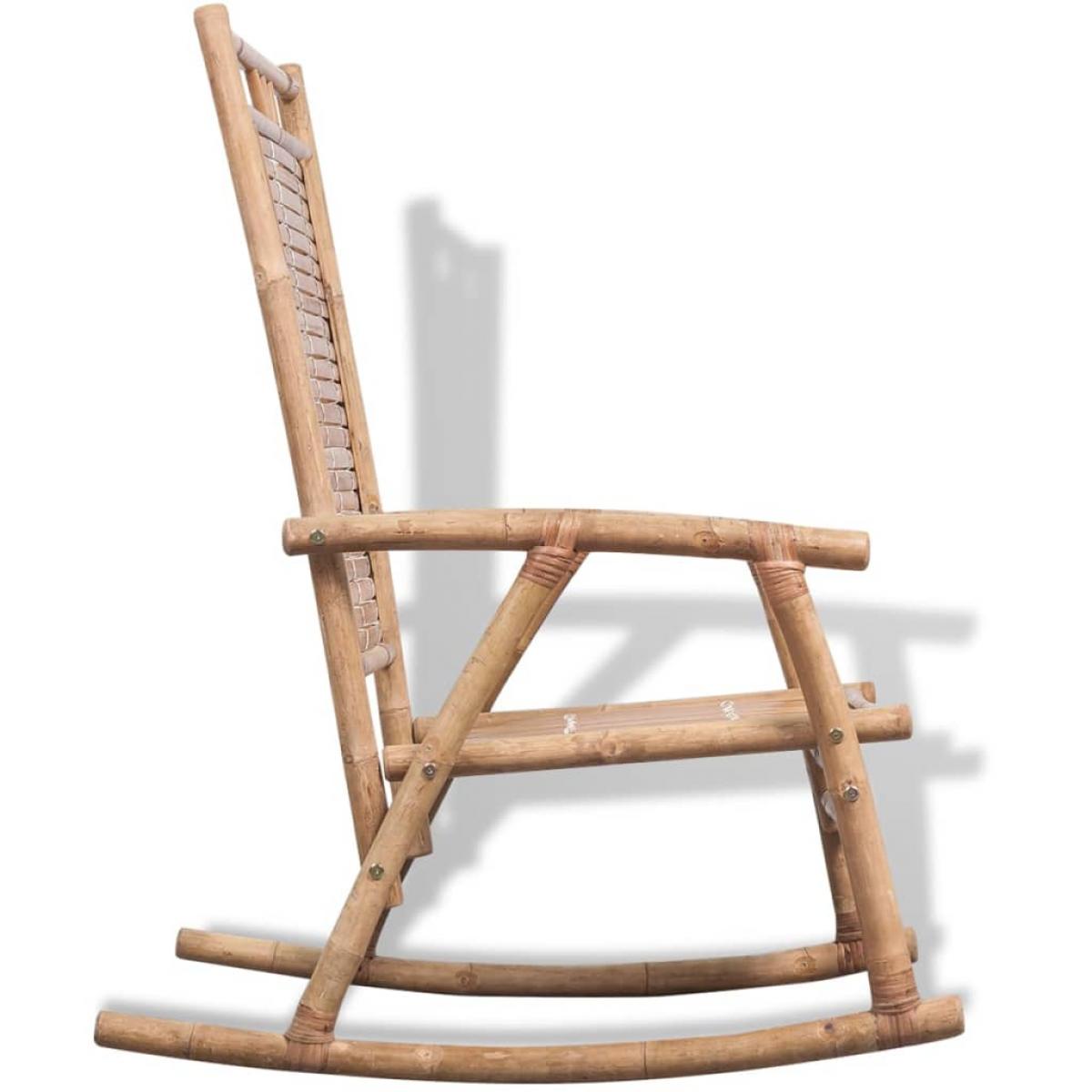 Silla mecedora de bambú