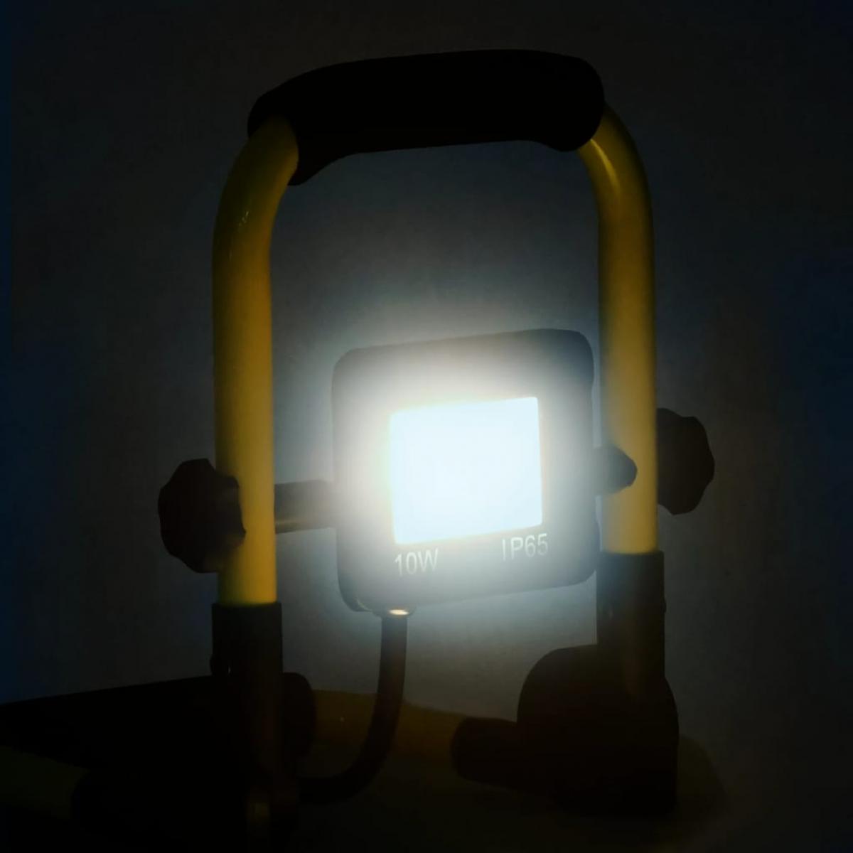 Foco LED con asa 10 W blanco frío