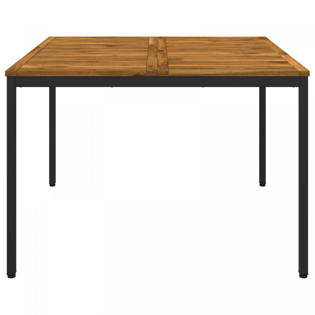 Mesa de cena de jardín