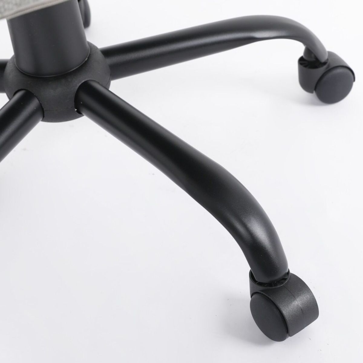 Silla de oficina tela gris clara-estructura negra modelo ODIN 